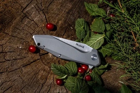 Нож складной Ruike P135-SF серебристый (2 мелкие царапинки на лезвии)