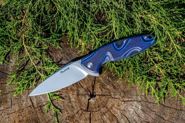 Нож складной Ruike Fang P105-Q черный/синий (Витрин. образец)