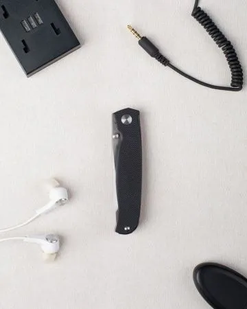 Уцененный товар Нож Ruike M661-TZ(На накладке в близи осевого винта дефект в виде ризки)