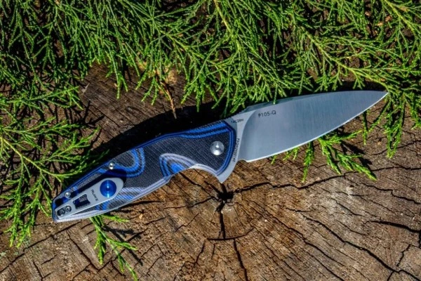 Нож складной Ruike Fang P105-Q черный/синий (Витрин. образец)