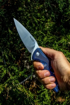 Нож складной Ruike Fang P105-Q черный/синий (Витрин. образец)